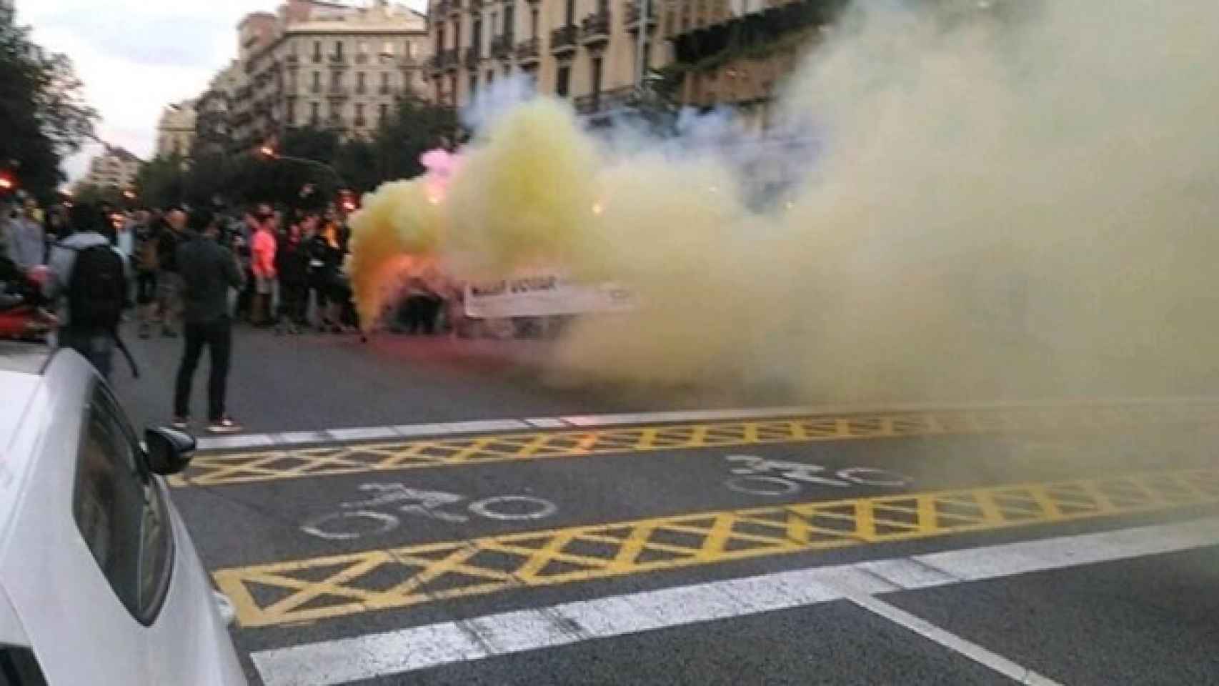 Los CDR cortan céntricas calles de Barcelona.