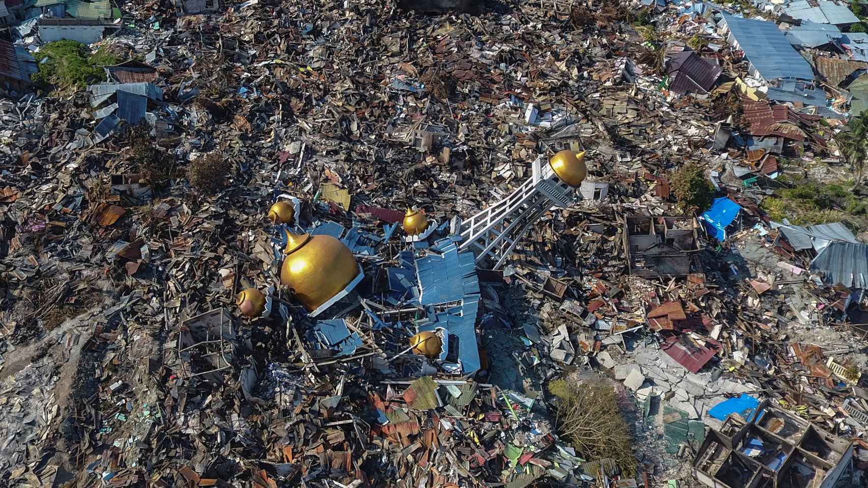 Imagen aérea de Palu, en la isla indonesia de Célebes, tras el tsunami.