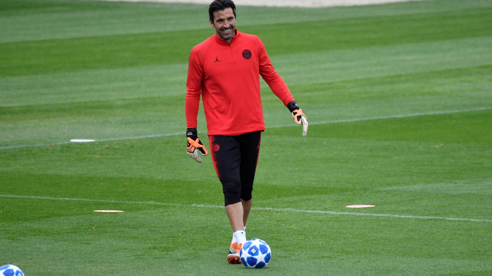 Buffon en el entrenamiento del Paris Saint Germain