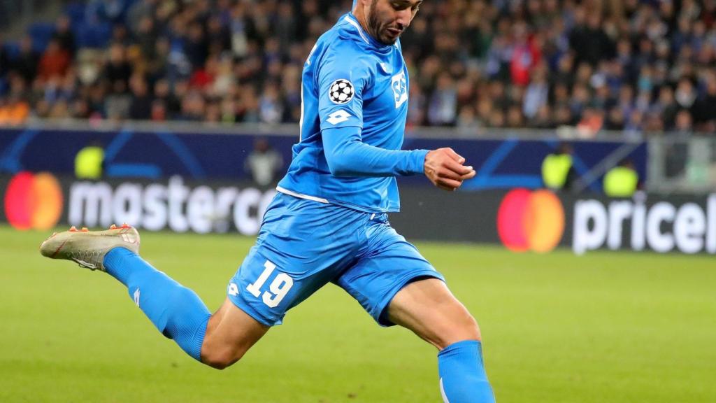 Ishak Belfodil ante el Manchester City