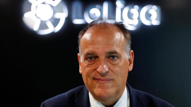 Javier Tebas posando para Reuters en la sede de La Liga