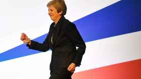 Theresa May baila en un congreso del Partido Conservador.