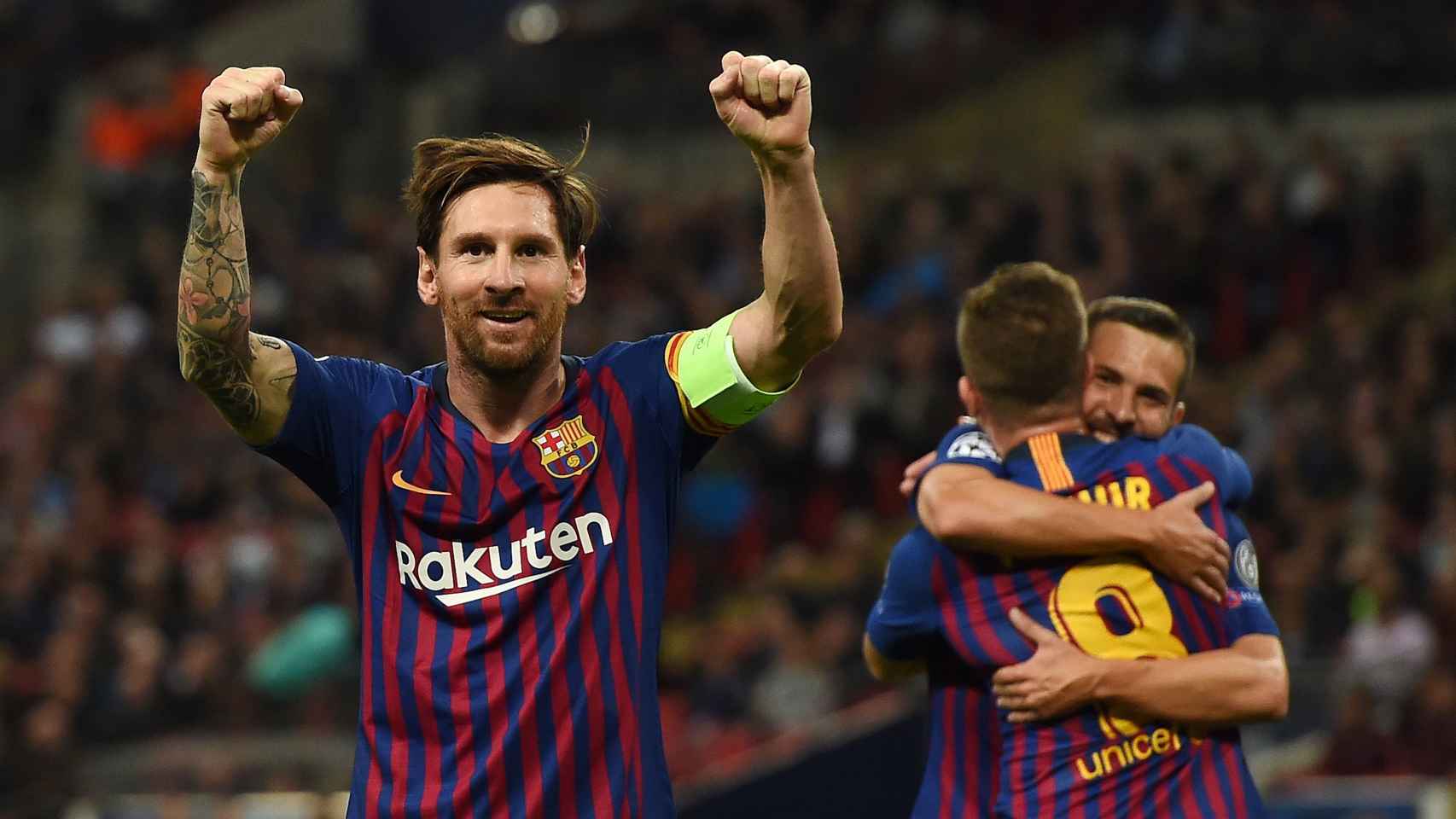 Messi celebra un gol mientras Jordi Alba y Arthur se abrazan en el Tottenham Hotspur - Barcelona