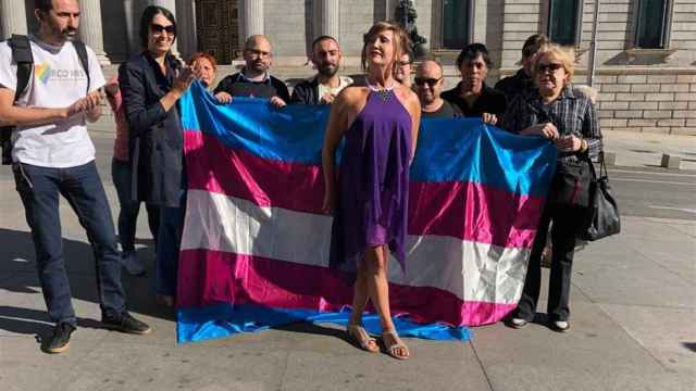 Miembros del Colectivo Trans anuncian una huelga de hambre a las puertas del Congreso por el bloque de Podemos a su ley.