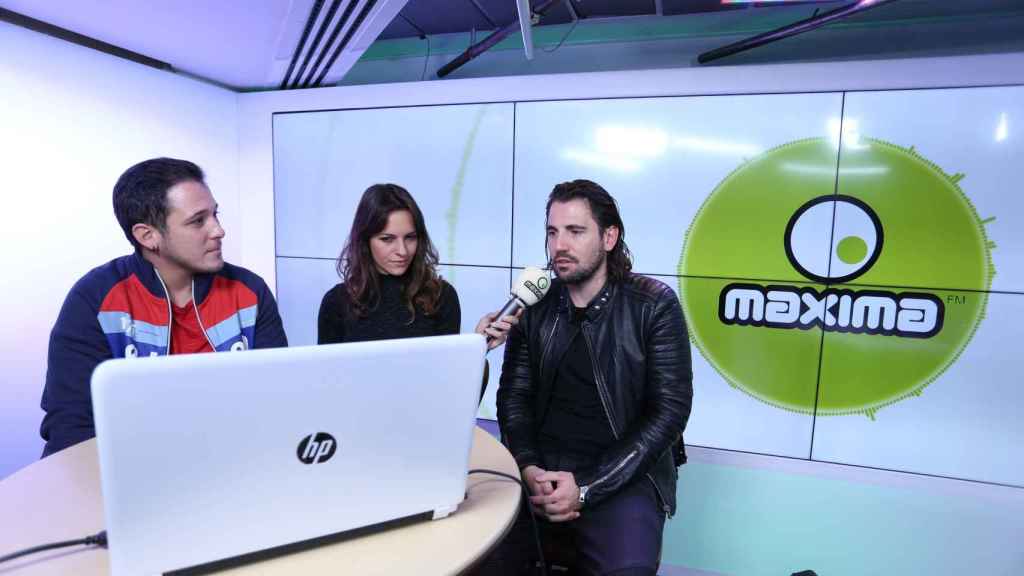 Estudios de Máxima FM, durante una entrevista.
