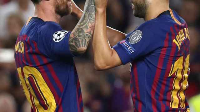 Messi y Jordi Alba celebran un gol en Champions