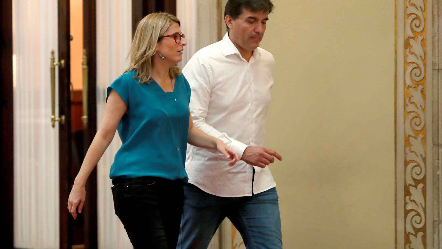 El portavoz de ERC, Sergi Sabrià, y la portavoz y consejera de la Presidencia de la Generalidad, Elsa Artadi, en el Parlamento catalán.