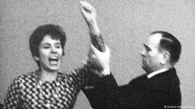 Beate Klarsfeld reprendió al Canciller Federal Kiesinger el 4 de abril de 1968 como nazi y criminal