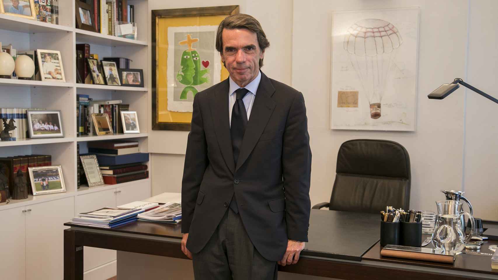 El expresidente posa para EL ESPAÑOL en su despacho de la Fundación Faes.