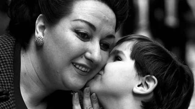Montserrat Caballé, en una imagen de archivo con su hijo.