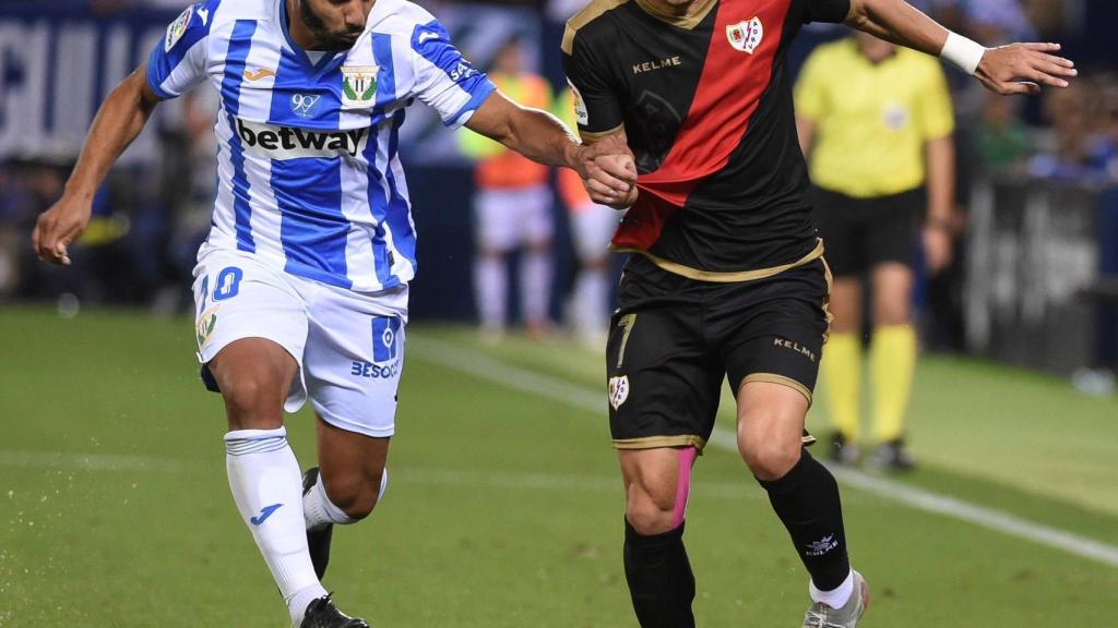 El Zhar persigue a un jugador del Rayo