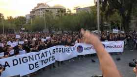 Unos 4.500 mossos han protestado por las calles de Barcelona por el dispositivo policial del 1-O.