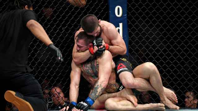 Khabib gana a McGregor en el UFC 229