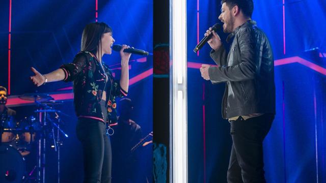 Aitana y Cepeda en el escenario.