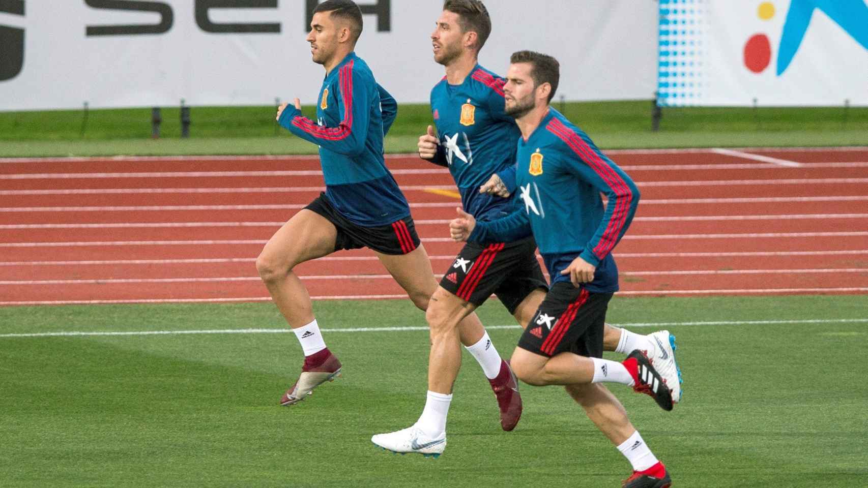 Ceballos, Ramos y Nacho, en un entrenamiento de la Selección