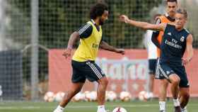 Marcelo, en un entrenamiento del Real Madrid con Marcos Llorente