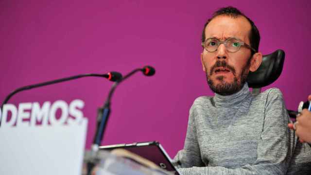 Echenique, en una rueda de prensa de Podemos