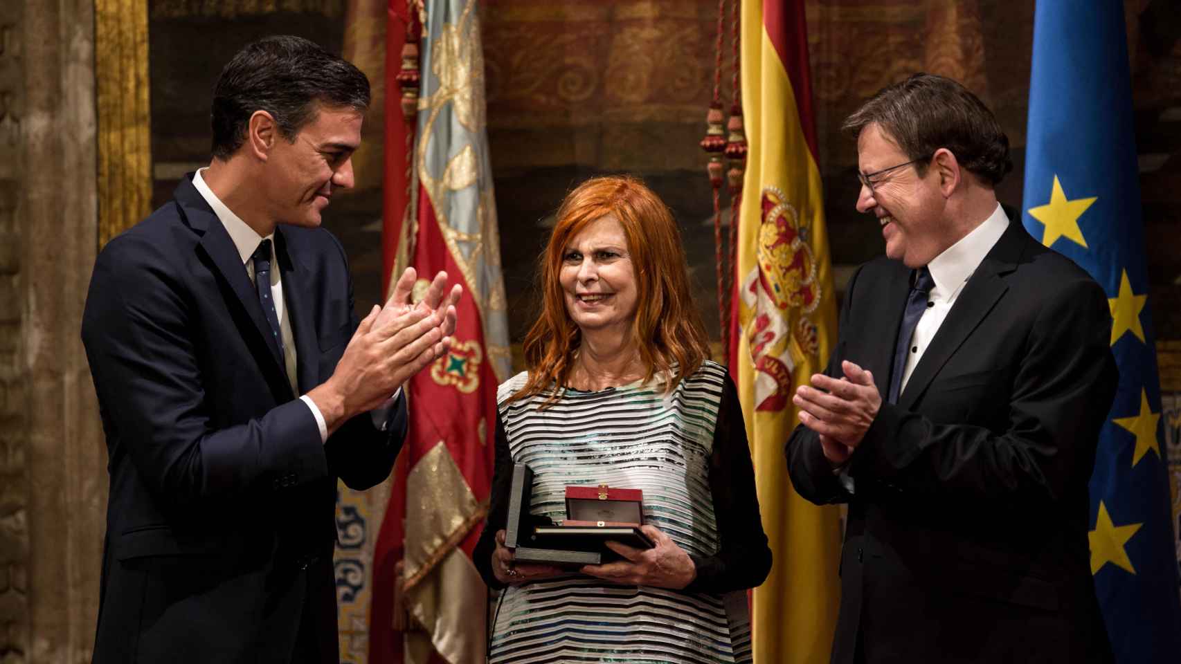 Pedro Sánchez, y el president de la Generalitat, Ximo Puig, con la exministra de Cultura Carmen Alborch.