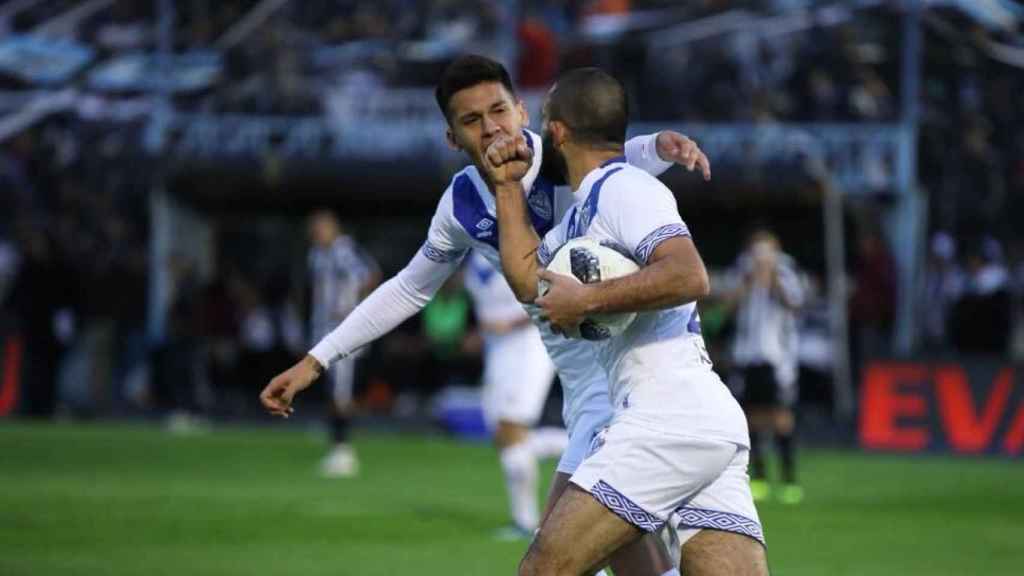 Matías Vargas celebra un gol con el Vélez. Foto: Twitter (@Velez)