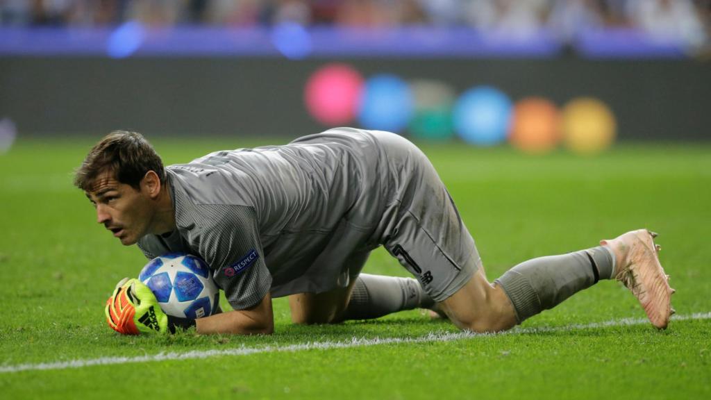 Casillas, en un partido con el Oporto.