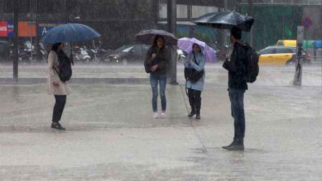 Lluvia torrencial en Barcelona causa inundaciones y complicaciones transporte
