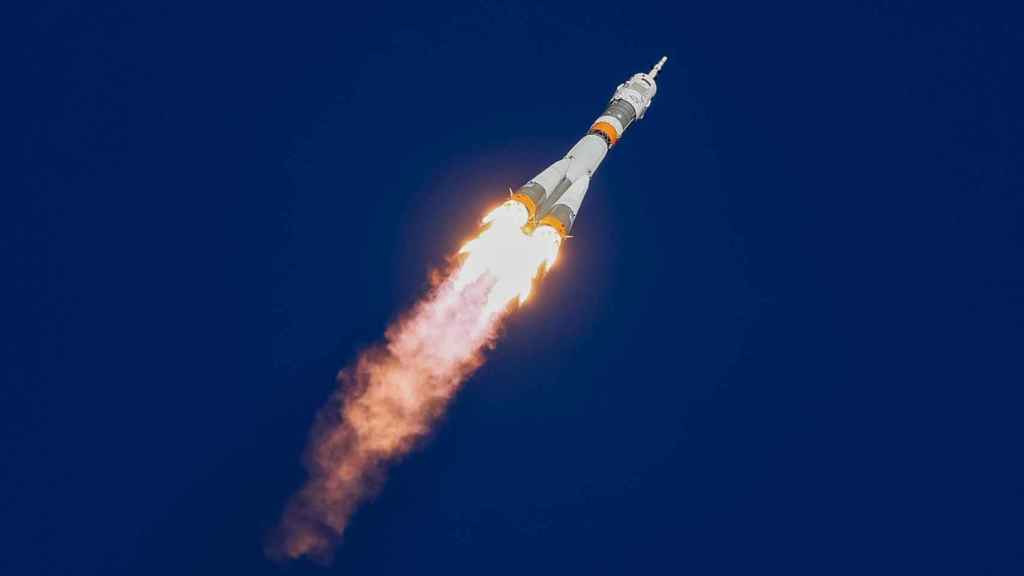 Lanzamiento de la nava Soyuz MS-10