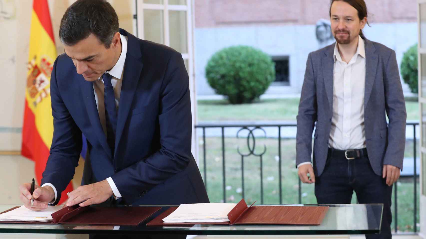 Sánchez e Iglesias, a principios de octubre, cuando firmaron su pacto presupuestario.