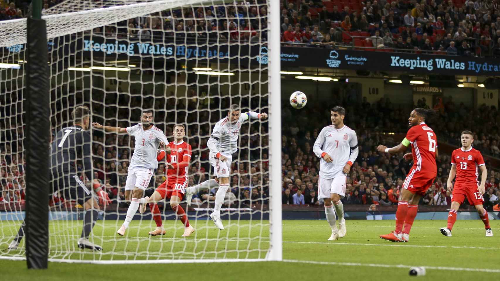 Ramos marca de cabeza el segundo gol de España