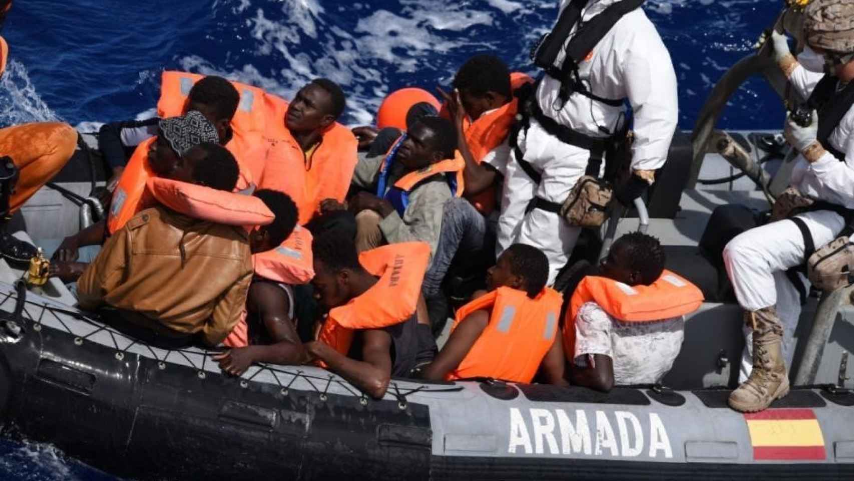 Intervención de una embarcación de la fragata Numancia en el Mediterráneo.