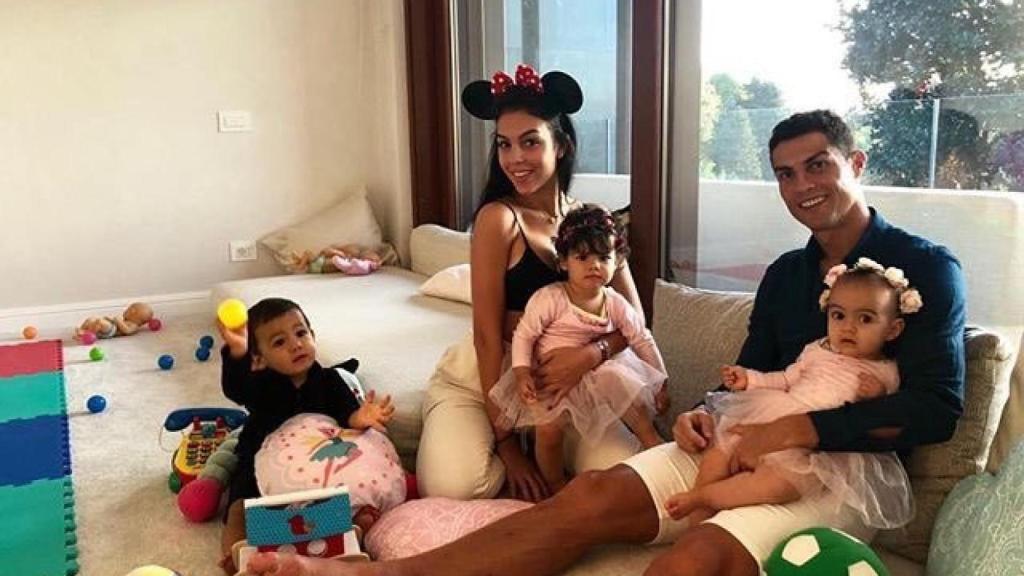 Cristiano junto a su familia