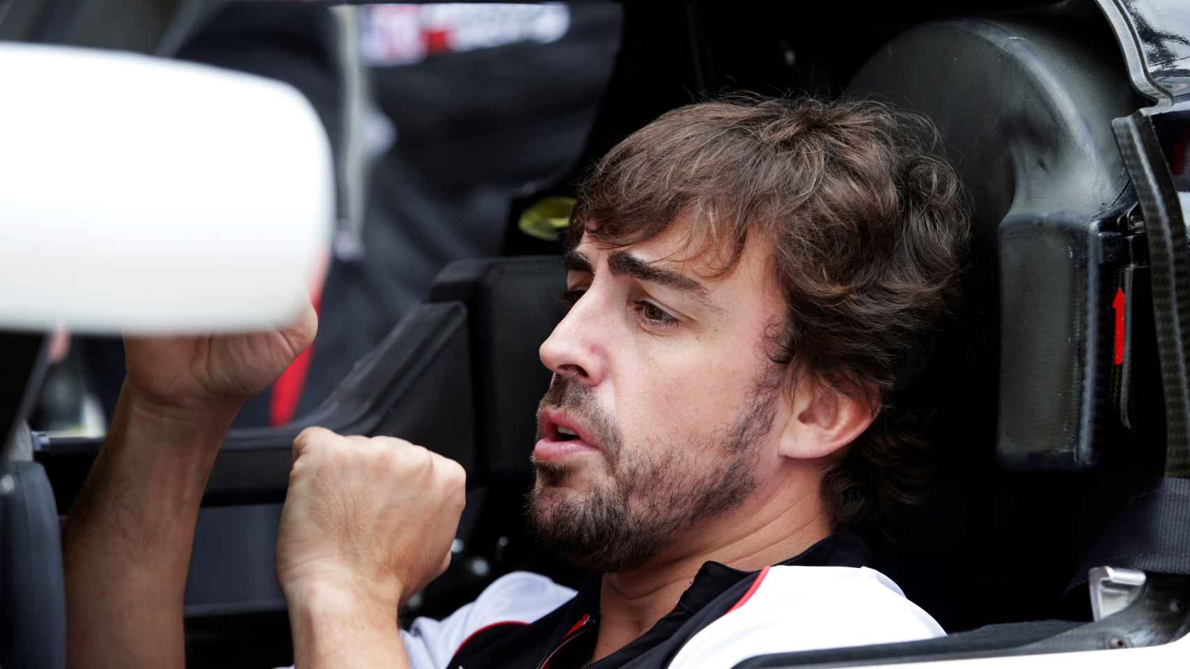 Fernando Alonso, subido en su Toyota.