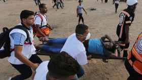 Uno de los palestinos heridos durante las protestas en Gaza.