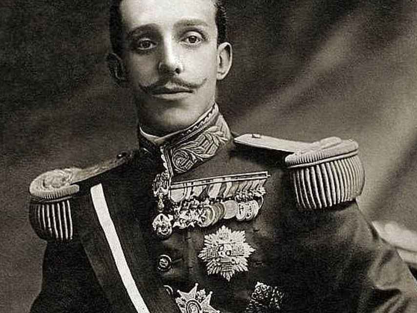 Alfonso XIII, rey de España hasta la proclamación de la Segunda República.