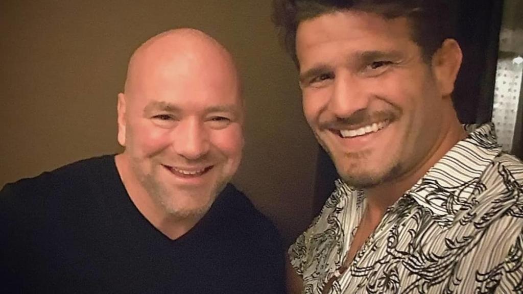 Juan Espino junto a Dana White, dueño de la UFC.