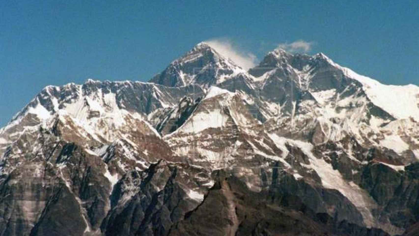El Everest, en la cordillera del Himalaya