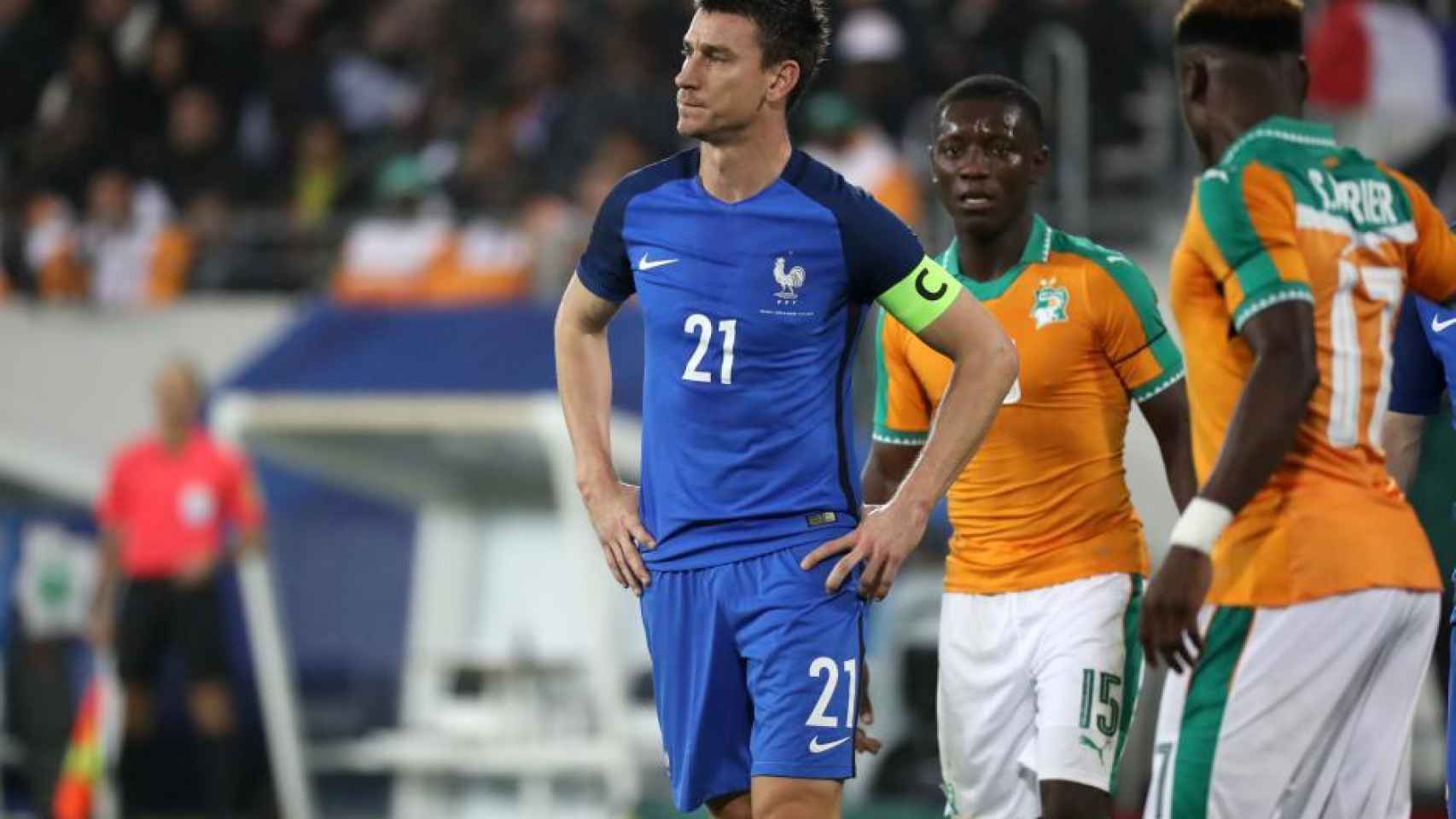 Laurent Koscielny durante un partido de la selección francesa