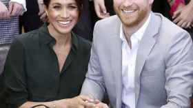 El príncipe Harry y Meghan Markle en la imagen oficial compartida por el Palacio de Kensington.