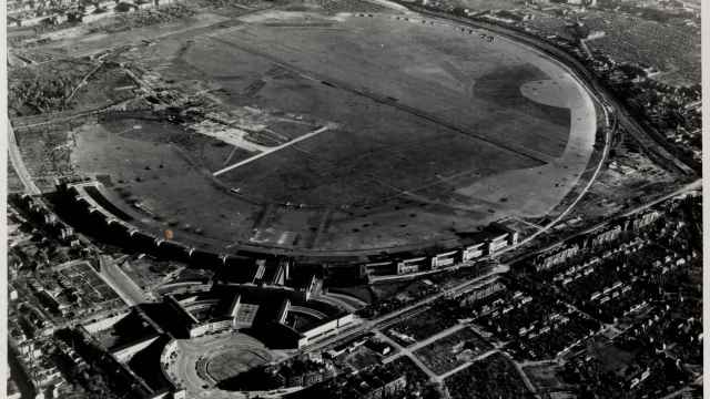 Vista aérea del aeropuerto de Tempelhof, donde los nazis instalaron un campo de trabajos forzados y el campo de concentración Columbia