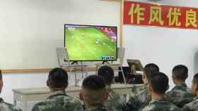 Futbolistas de la Superliga China reciben entrenamiento militar
