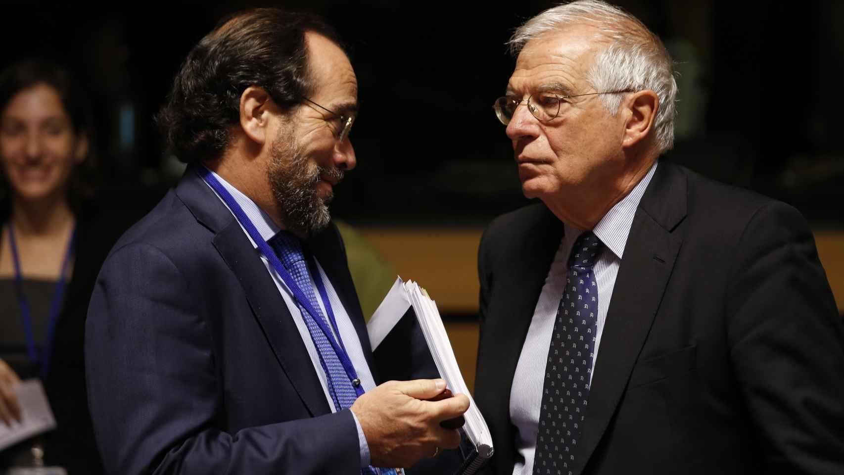 El ministro español de Exteriores, Josep Borrell, al inicio del Consejo de Ministros de la UE.