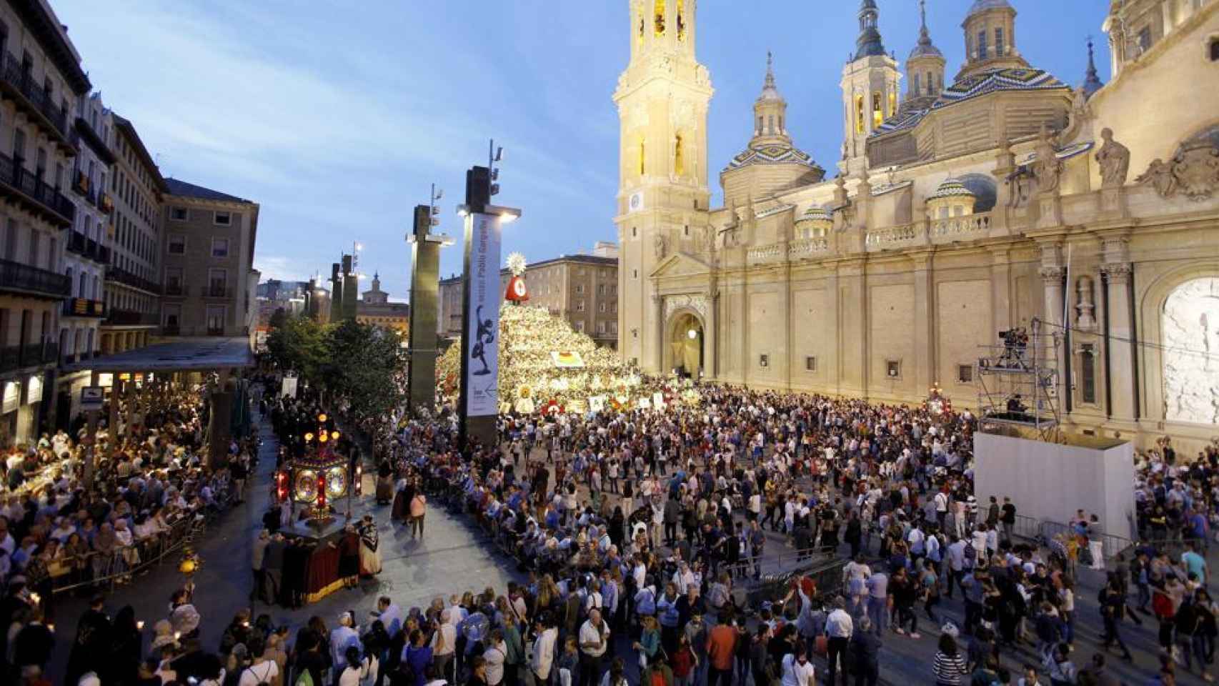 Procesión del Rosario de Cristal durante las Fiestas del Pilar.