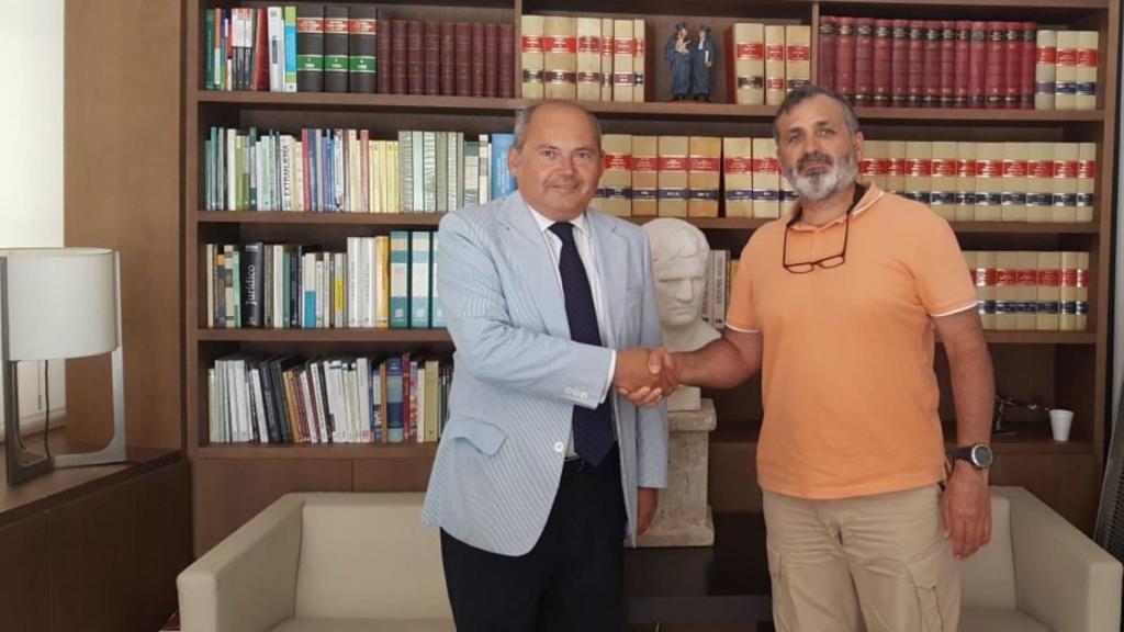 El abogado Luis Romero (i) junto a Casimiro Villegas.