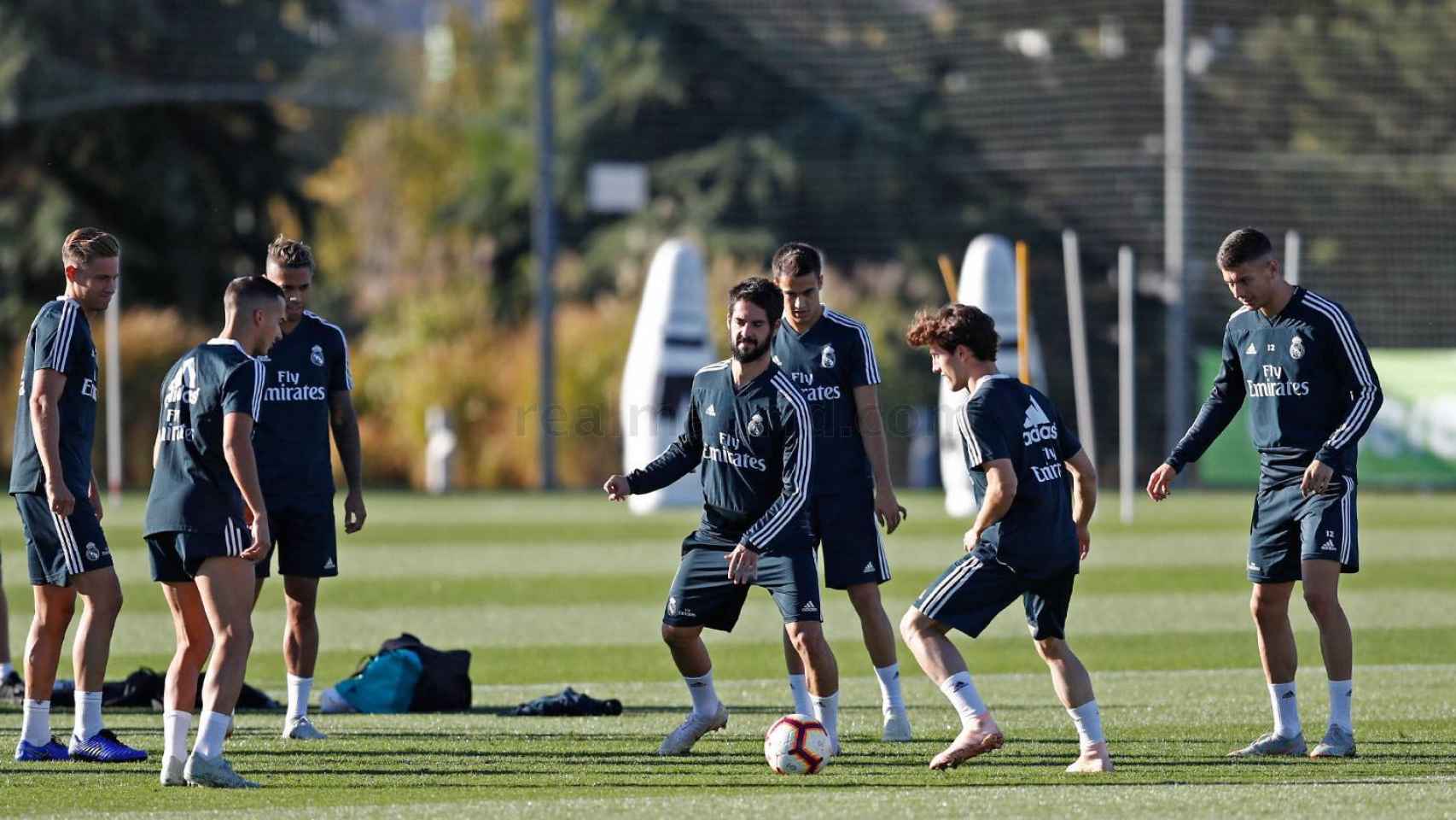 Isco con más jugadores del Madrid entrenando