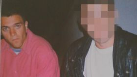 Marcos, con una sudadera rosa, en la foto. Asesinó a su padre tras ver a su madre muerta.