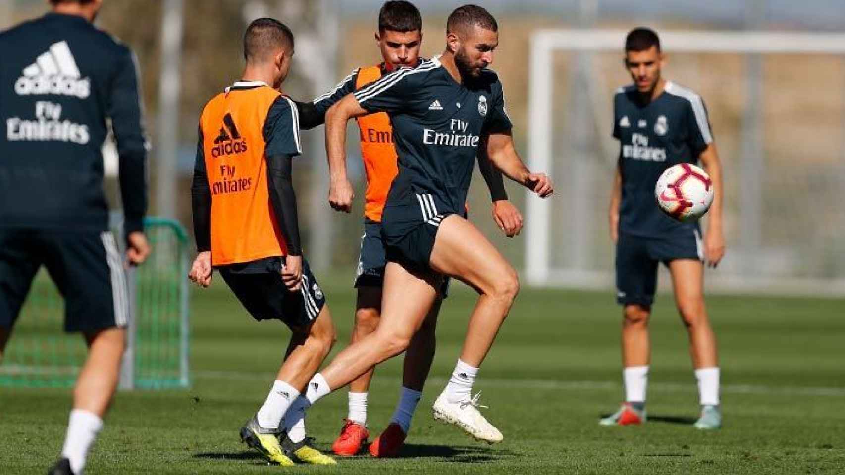 Benzema se entrena con el Real Madrid