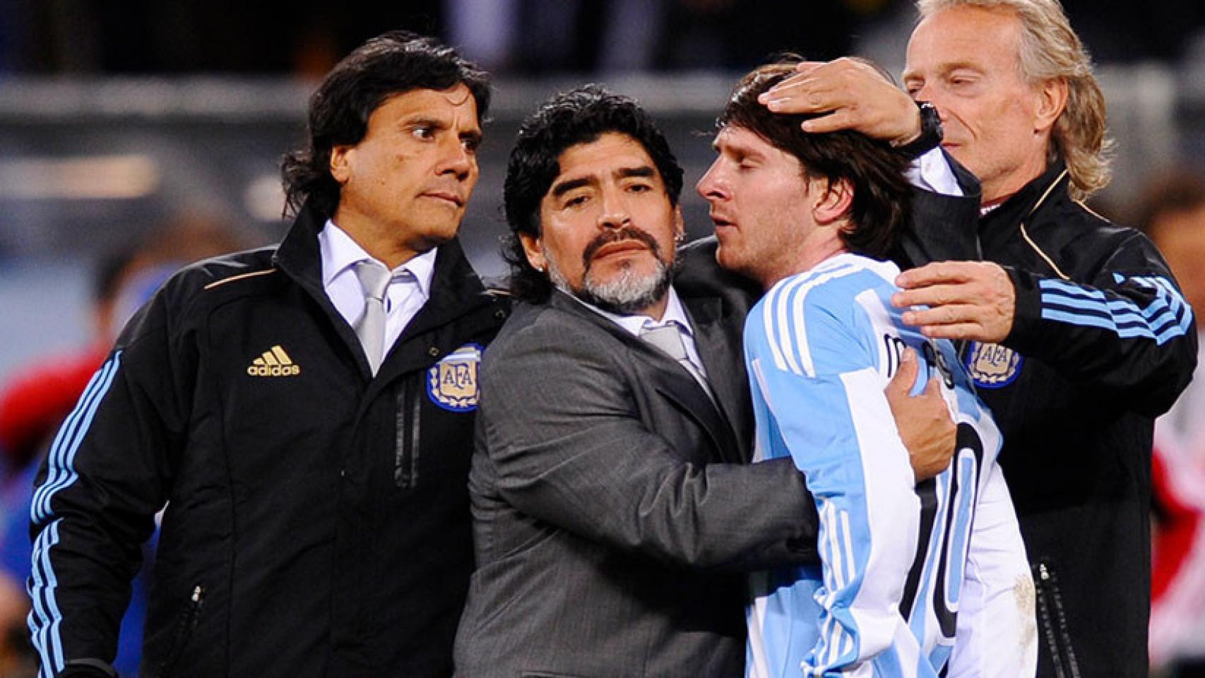 Maradona y Messi, en el Mundial de 2010