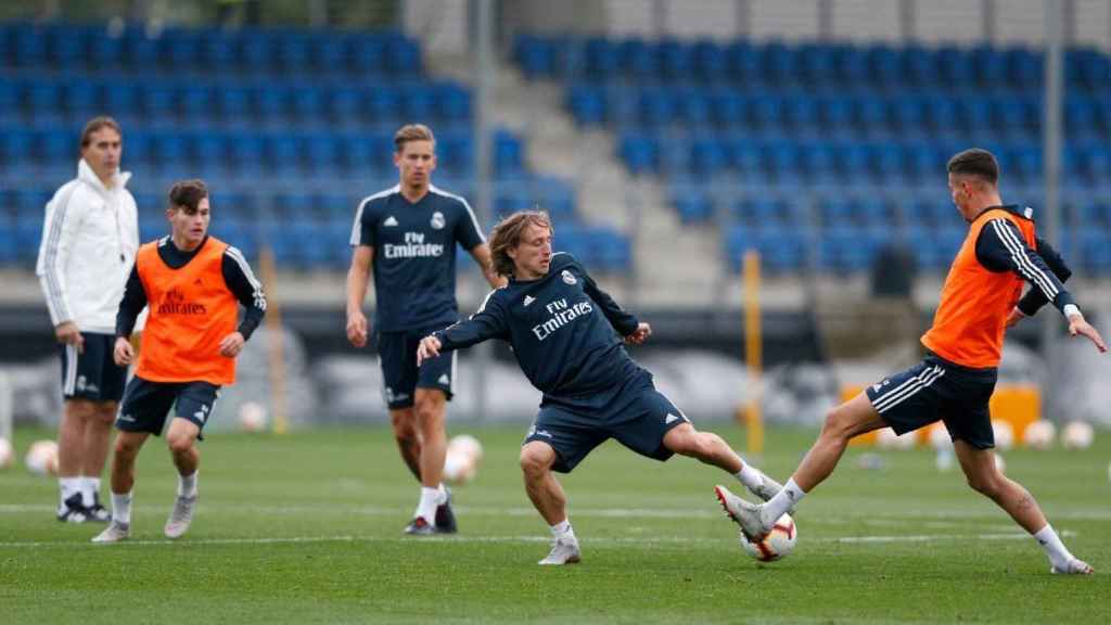 Modric entrena con el Real Madrid