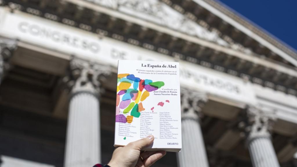 El libro 'La España de Abel' es un grito colectivo contra la otra España, la cainita.