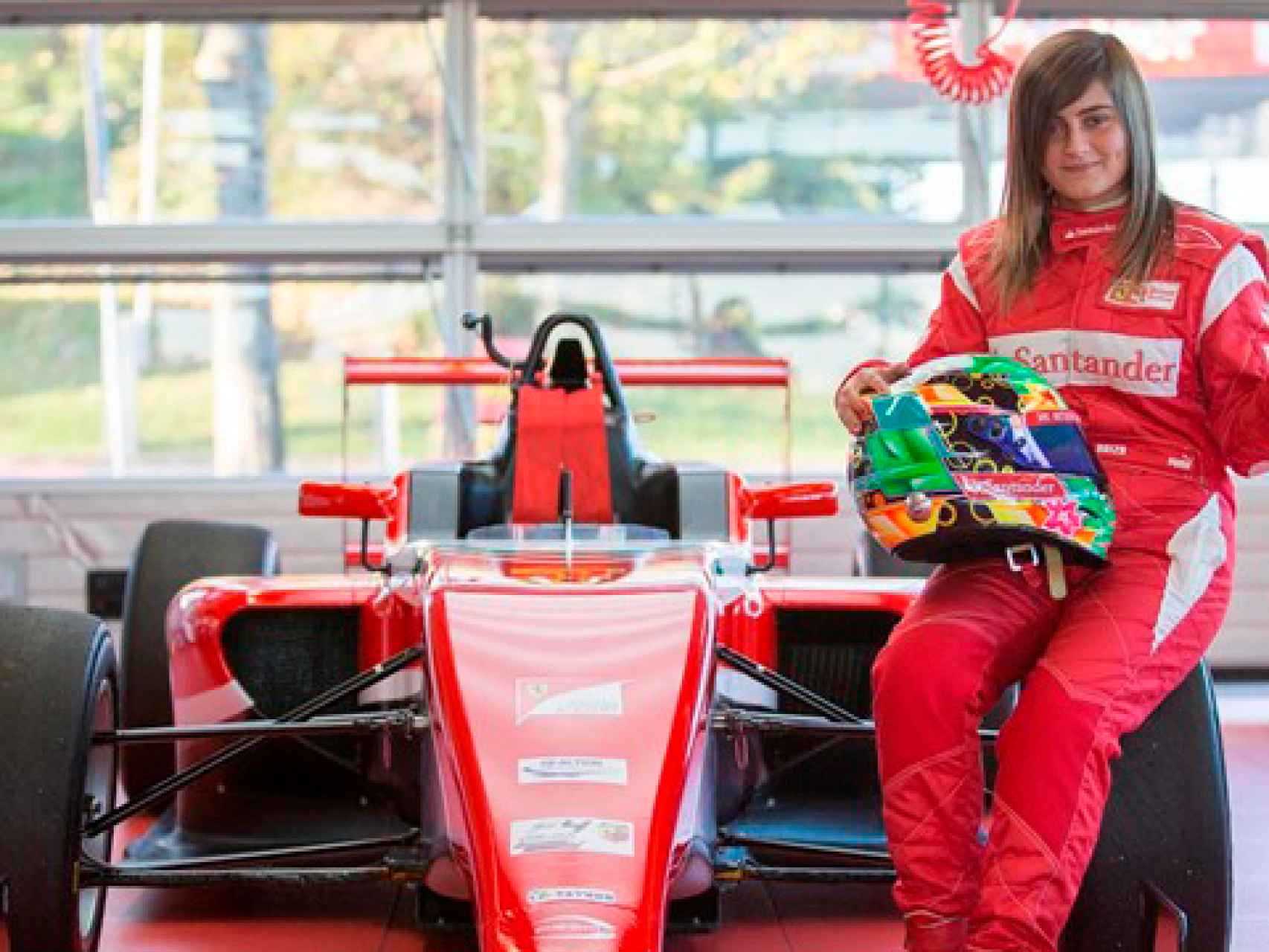 Marta Ariza, primera española en subirse a un Ferrari