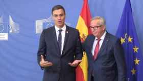 Instante en el que Juncker corta a Pedro Sánchez en Bruselas